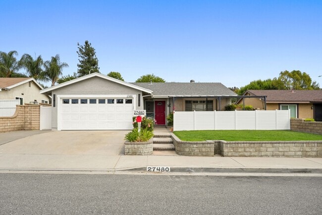 27480 Cherry Creek Dr in Santa Clarita, CA - Foto de edificio - Building Photo