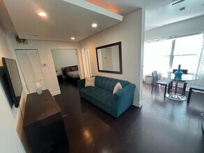 1555 Pennsylvania Ave, Unit 10 in Miami Beach, FL - Foto de edificio - Building Photo