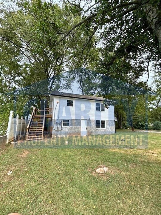 860 Berry St NE-Unit -Apt B in Cleveland, TN - Building Photo
