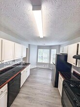 305 Renee Dawn Ct in Riverdale, GA - Foto de edificio - Building Photo
