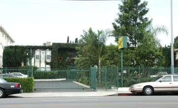 Fountain Apartments in Van Nuys, CA - Building Photo - Building Photo