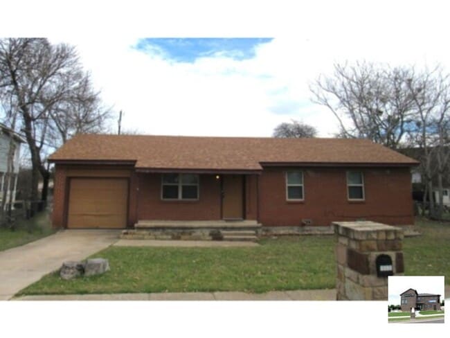 property at 2103 Crescent Dr