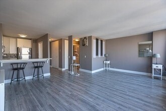 5445 N Sheridan Rd, Unit 1905 in Chicago, IL - Building Photo - Building Photo