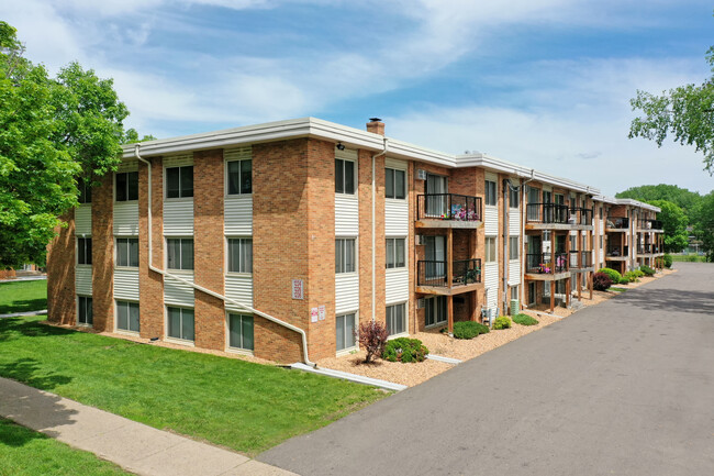 Parkview Apartments in St. Paul, MN - Building Photo - Building Photo