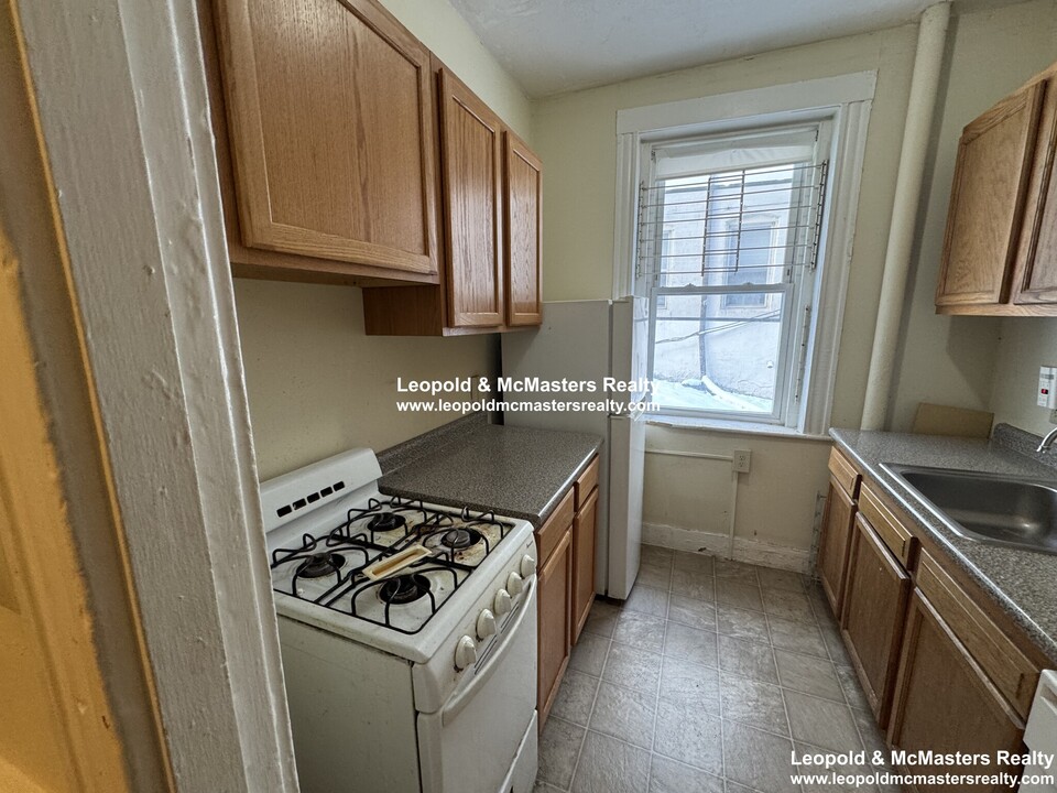 162 Kelton St, Unit 14 in Boston, MA - Building Photo