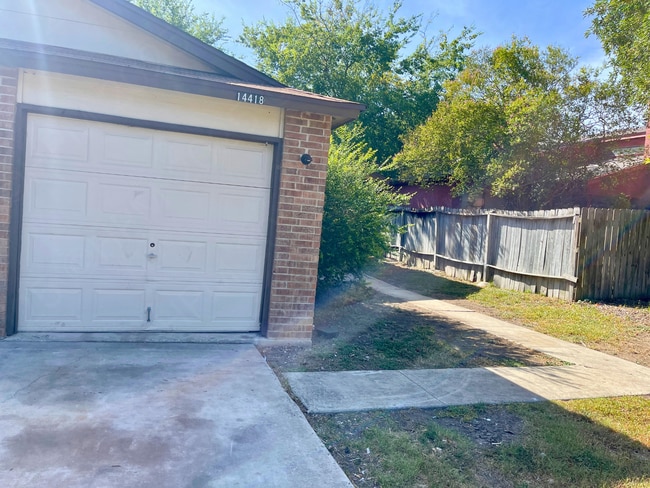 14418-14420 Waddesdon Bluff in San Antonio, TX - Foto de edificio - Building Photo