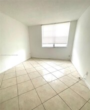 492 NW 165th St in Miami, FL - Building Photo - Building Photo