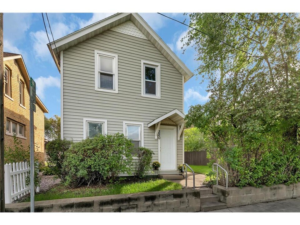 320 9th Ave N in St. Cloud, MN - Building Photo
