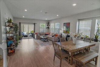 27490 Daffodil Ct in Santa Clarita, CA - Building Photo - Building Photo