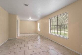 136 Raven Wood St in Huntsville, TX - Building Photo - Building Photo