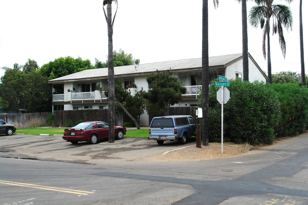 1903 N Vulcan Ave in Encinitas, CA - Building Photo