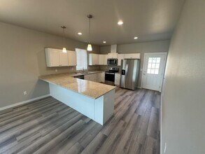 9005 Palestine Way in Yakima, WA - Building Photo - Building Photo