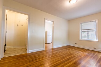 3527 Pillsbury Ave S in Minneapolis, MN - Building Photo - Interior Photo