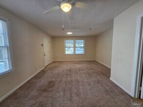 35 Kennington Dr in Pensacola, FL - Building Photo - Building Photo