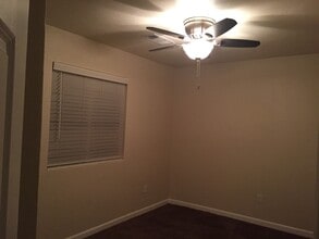 School Property in Porterville, CA - Foto de edificio - Interior Photo