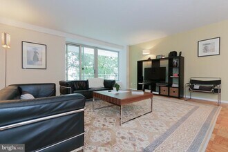 1435 4th St SW-Unit -211 in Washington, DC - Foto de edificio - Building Photo