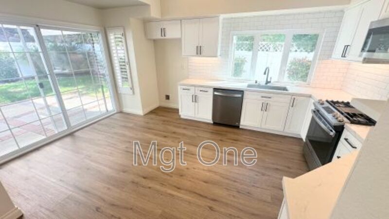 28261 Shore in Mission Viejo, CA - Foto de edificio