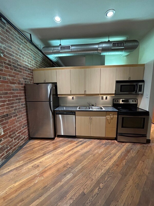 1318 W Broad St in Richmond, VA - Building Photo - Building Photo