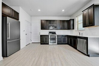 8004 Lennon Dr in Austin, TX - Building Photo - Building Photo