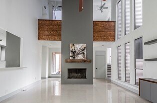 1022 Forest Home Dr in Houston, TX - Building Photo
