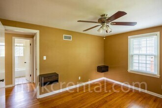 5002 W 70th Terrace in Prairie Village, KS - Building Photo - Building Photo