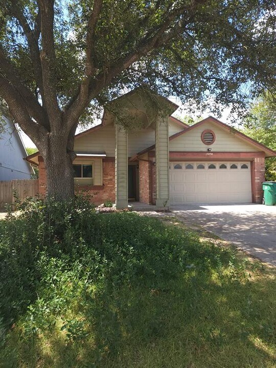 15030 Wells Port Dr in Austin, TX - Building Photo