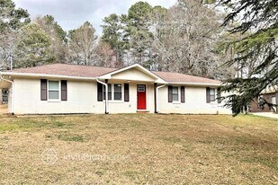 1426 Spring Valley Ln in Stone Mountain, GA - Building Photo