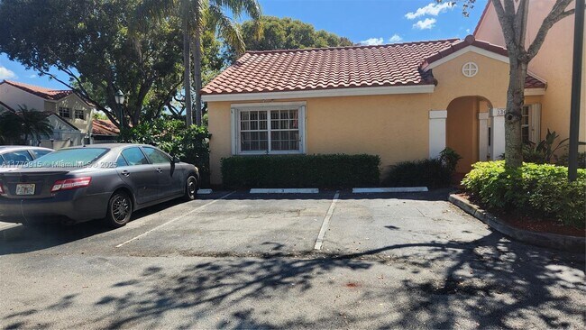 1365 Springside Dr in Weston, FL - Building Photo - Building Photo