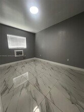2081 NW 30th St in Miami, FL - Building Photo - Building Photo