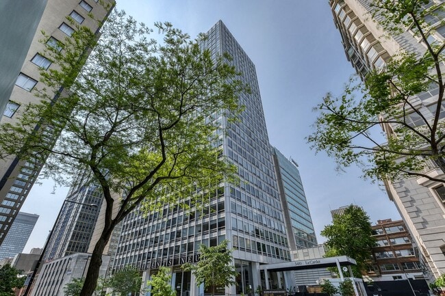 property at 3410 Rue Peel