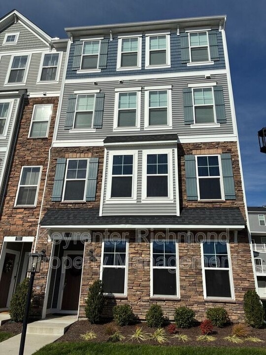 719 McCormick Farm Dr in Glen Allen, VA - Building Photo