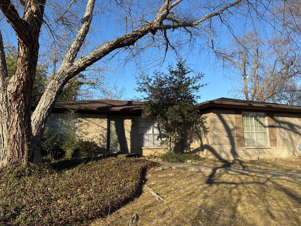 3801 Wicklow Dr in Fort Smith, AR - Building Photo