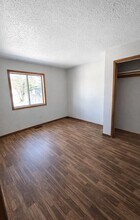 902 E 5th St, Unit 1 Bedroom in Blue Earth, MN - Building Photo - Building Photo