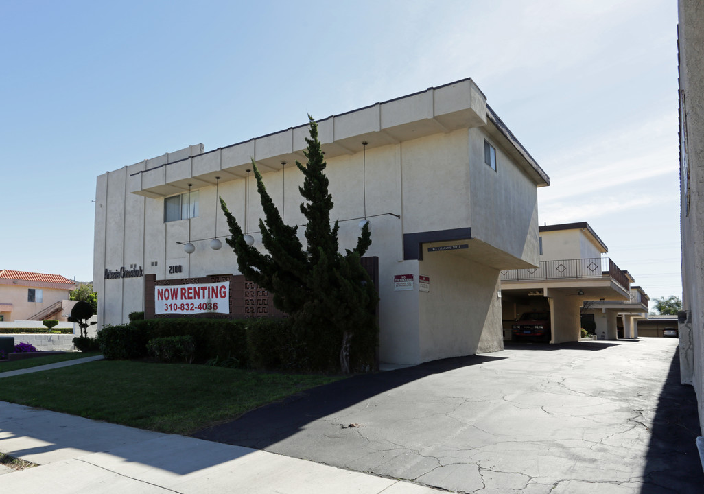 Artesia Comstock Apartments in Torrance, CA - Building Photo