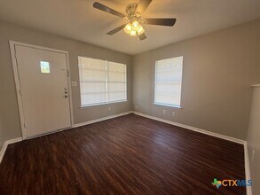 513 Centre St in San Marcos, TX - Building Photo - Building Photo