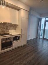 225 Commerce St in Vaughan, ON - Building Photo - Building Photo