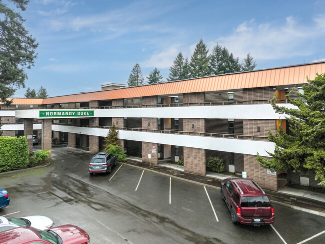 Normandy Duke Apartments in Normandy Park, WA - Foto de edificio - Building Photo