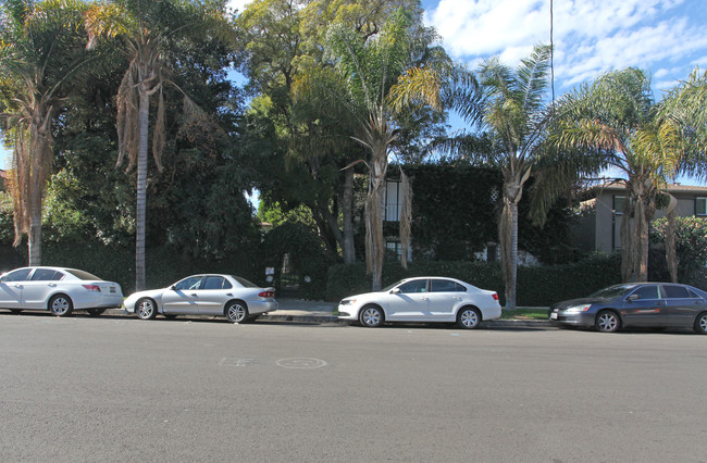 1833 Garfield Pl in Los Angeles, CA - Foto de edificio - Building Photo