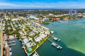 2936 Lake Shore Dr in Riviera Beach, FL - Building Photo - Building Photo