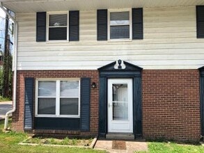 13 Rolling Meadows in Elkview, WV - Building Photo - Building Photo