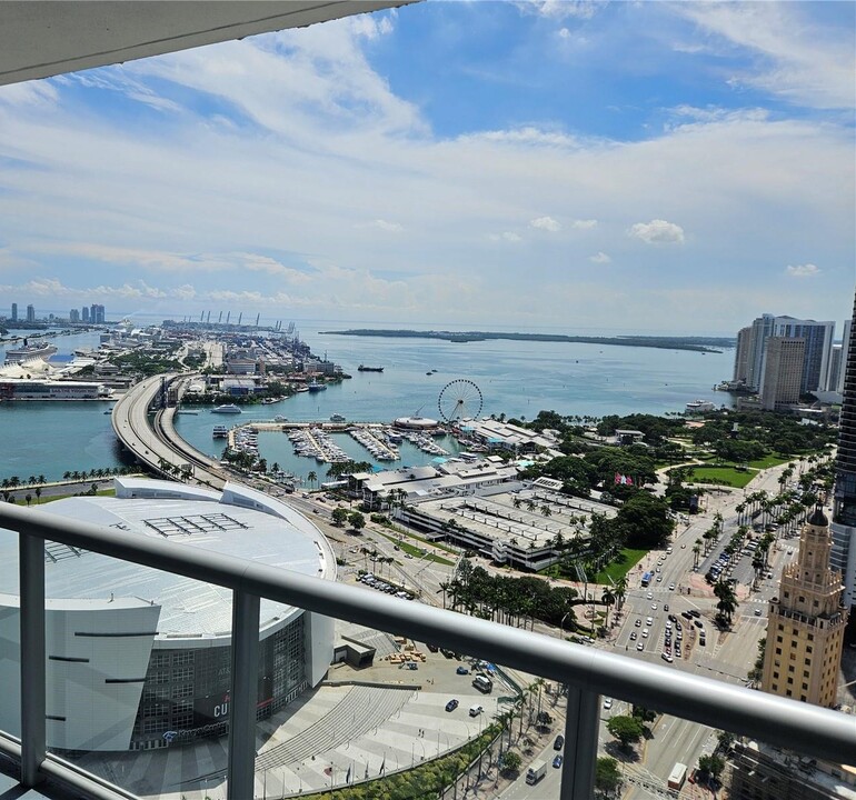 888 Biscayne Blvd, Unit 4001 in Miami, FL - Foto de edificio