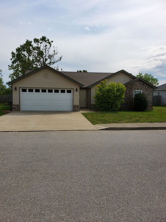 276 Settlers Pass in Waynesville, MO - Building Photo