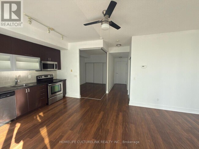 90 Stadium Rd in Toronto, ON - Building Photo - Building Photo