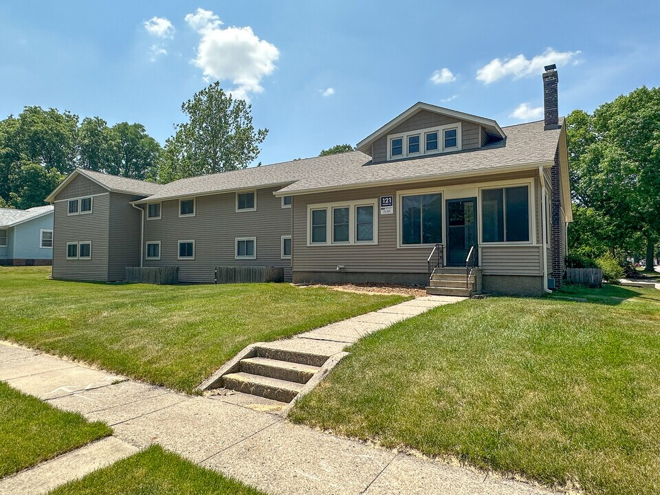 121 Howard in Ames, IA - Building Photo