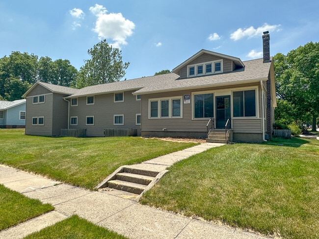 121 Howard