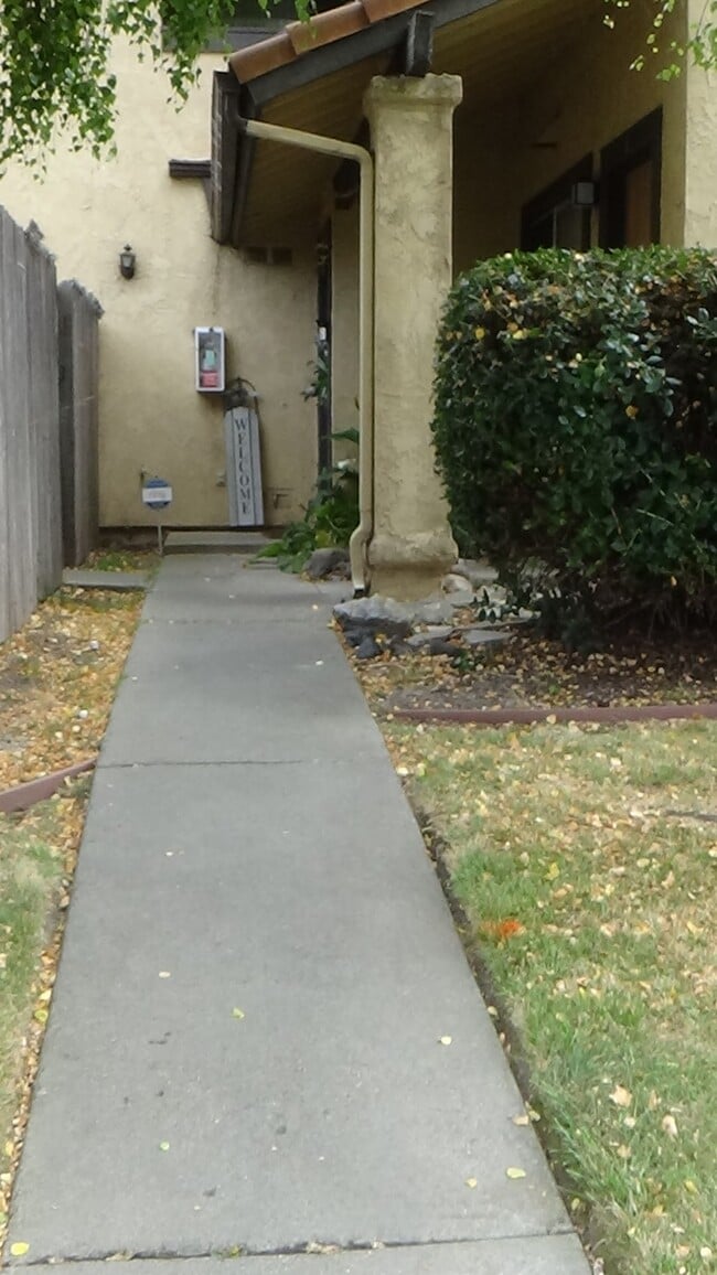 1117 Seabreeze Way in Lompoc, CA - Building Photo - Building Photo