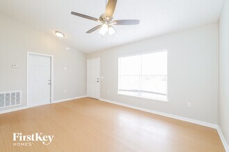 408 Naples Ct in Kissimmee, FL - Foto de edificio - Building Photo