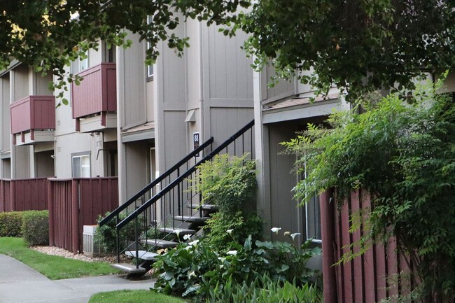 Village at Fair Oaks in Fair Oaks, CA - Foto de edificio - Building Photo