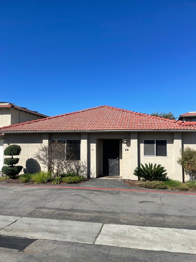 31908 Del Cielo Este, Unit 2D in Bonsall, CA - Foto de edificio - Building Photo