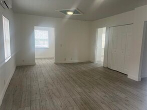 407 S Lakeside Dr in Lake Worth Beach, FL - Building Photo - Building Photo